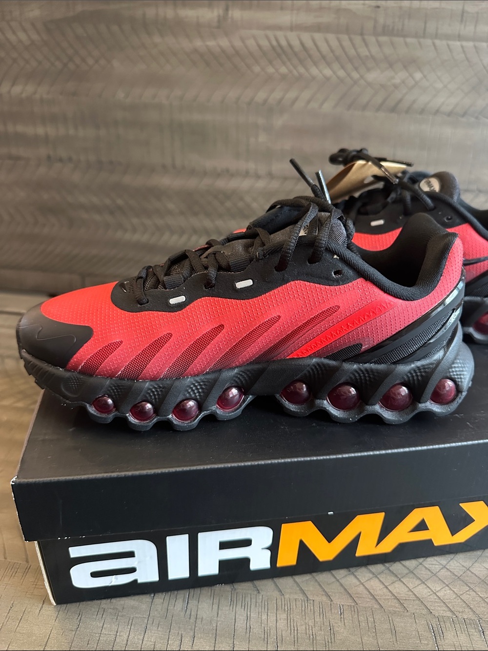Nike Air Max DN8 Black and University Red New In Box - Picture 4 of 10